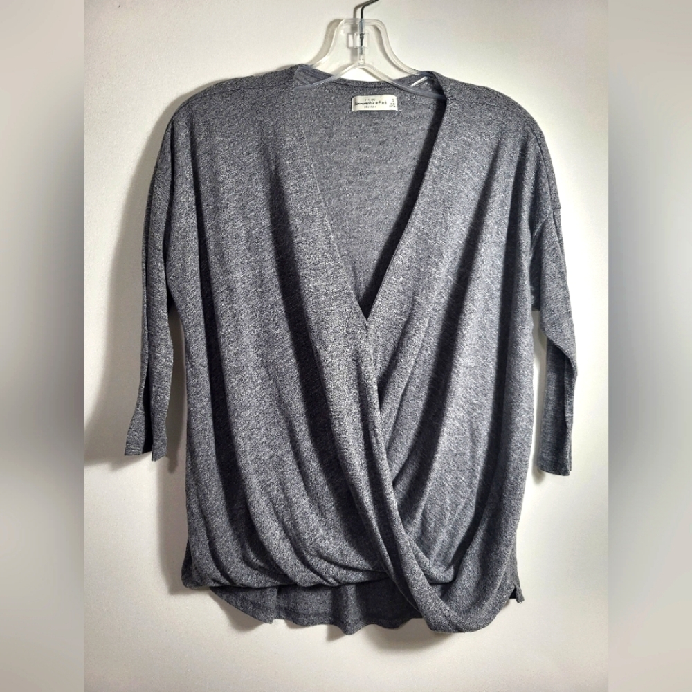 Abercrombie & Fitch gray crop v-neck top women's S  #1936